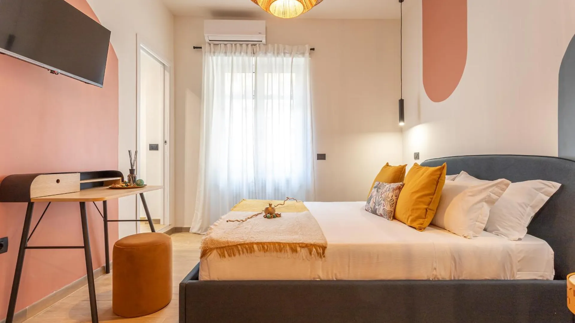 Ych-Ambra Suite A San Giovanni Rome Italy